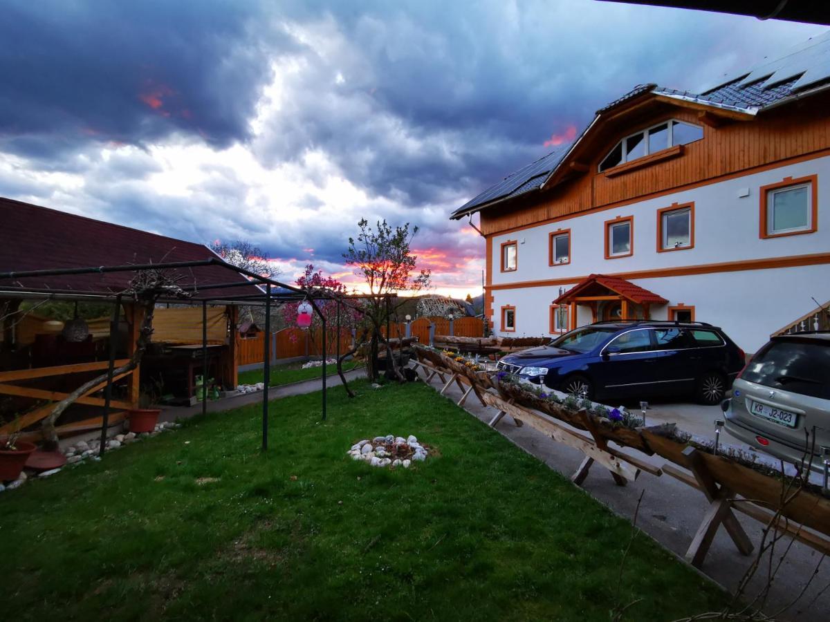Stara Soncna Hisa Lägenhet Radovljica Exteriör bild